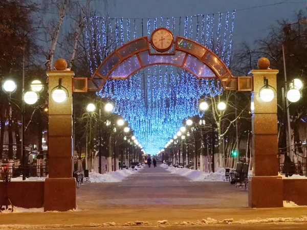 Gomel Bélaro Diciembre 2018 Una Calle Ciudad Iluminación Nocturna Año —  Fotos de Stock