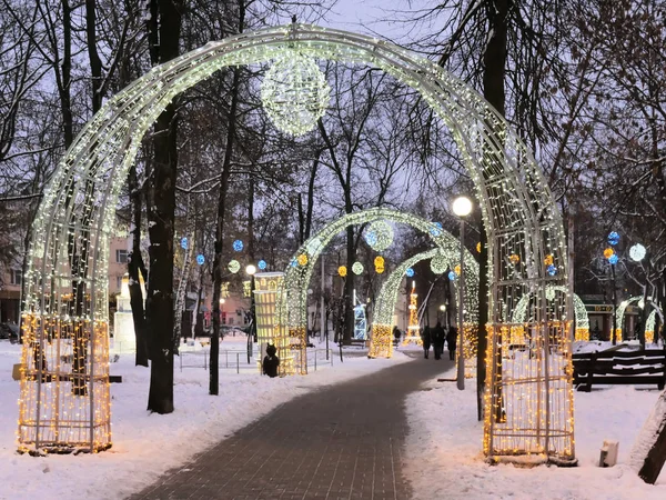 Gomel Bélaro Diciembre 2018 Una Calle Ciudad Iluminación Nocturna Año —  Fotos de Stock