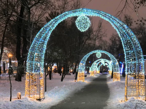 Gomel Bélaro Diciembre 2018 Una Calle Ciudad Iluminación Nocturna Año —  Fotos de Stock