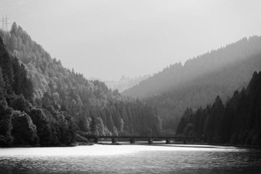 Domegio di Cadore, İtalya güzel göl gündoğumu, dağlarda