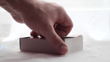 takvimi 365 gün ve sayfaları çevir.