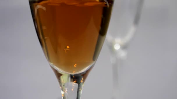 Liquore Whisky Brandy Viene Versato Bicchiere — Video Stock