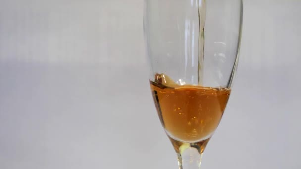 Liquore Whisky Brandy Viene Versato Bicchiere — Video Stock