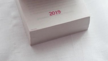 takvimi 365 gün ve sayfaları çevir.