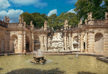 Dresden, Almanya - 4 Ağustos 2017: Zwinger - son Alman Barok, 18. yüzyılın başlarında kuruldu. Dört muhteşem saray binasından oluşan bir kompleks