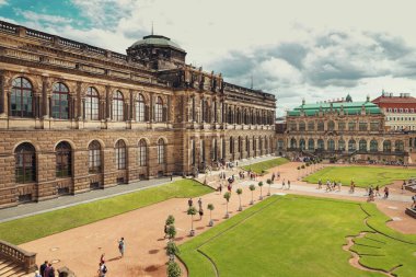 Dresden, Almanya - 4 Ağustos 2017: Zwinger - son Alman Barok, 18. yüzyılın başlarında kuruldu. Dört muhteşem saray binasından oluşan bir kompleks