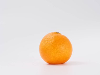 Narenciye meyve mandarin portakal lezzet ile beyaz arka plan üzerinde