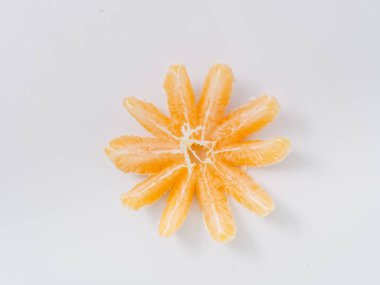 Narenciye meyve mandarin portakal lezzet ile beyaz arka plan üzerinde