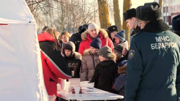 Gomel Belarus Janeiro 2019 Chá Quente Gratuito Vigésimo Aniversário Ministério — Vídeo de Stock
