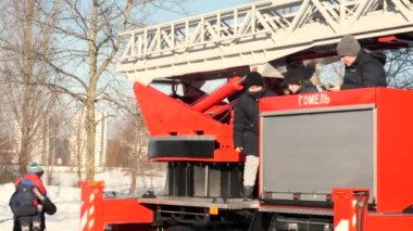 Gomel, Belarus - 19 Ocak 2019: Ücretsiz sıcak çay 20th yıldönümü acil durumlar Bakanlığı.