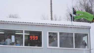 Minsk, Beyaz Rusya - 26 Ocak 2019: Beyaz Rusya serbest Şampiyonası 2001 yılında doğdu ve spor kompleksi Raubichi genç kız ve erkek çocuklar arasında. serbest stil kayak akrobasi