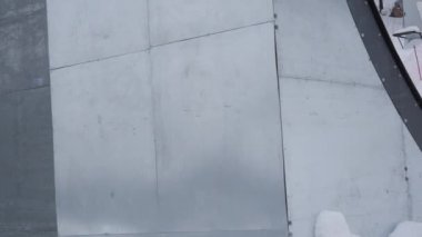 Minsk, Beyaz Rusya - 26 Ocak 2019: Beyaz Rusya serbest Şampiyonası 2001 yılında doğdu ve spor kompleksi Raubichi genç kız ve erkek çocuklar arasında. serbest stil kayak akrobasi