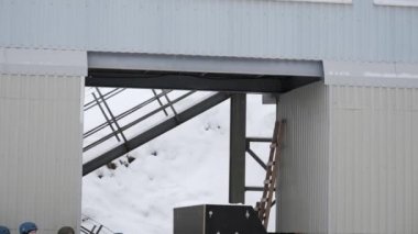 Minsk, Beyaz Rusya - 26 Ocak 2019: Beyaz Rusya serbest Şampiyonası 2001 yılında doğdu ve spor kompleksi Raubichi genç kız ve erkek çocuklar arasında. serbest stil kayak akrobasi