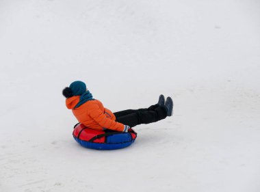 insanlar eğlenmek kar slaytlar tüp sürme