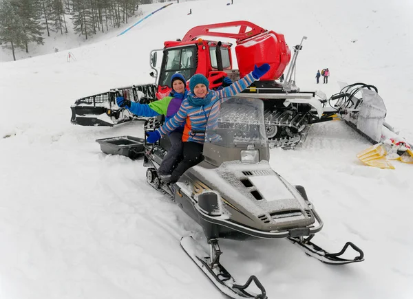 Lead Sit Snowmobile Snow Slope — Stock Photo, Image