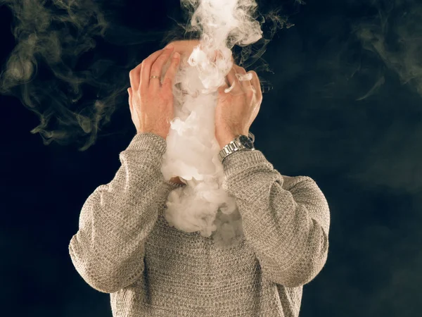 Young Man Smoking Electronic Cigarette — Stock Photo, Image