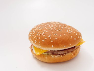 Beyaz arka plan üzerinde izole basit burger