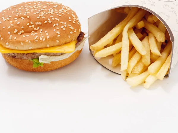 Fast Food Frytki Burger Białym Tle — Zdjęcie stockowe