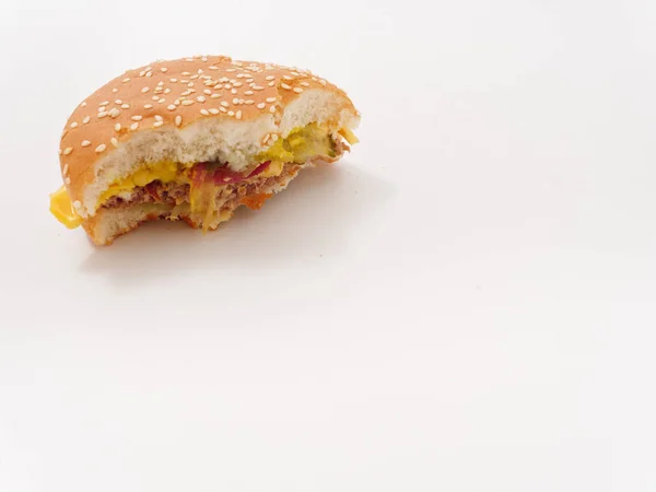 Вид Сверху Укушенный Гамбургер — стоковое фото