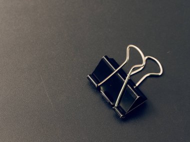 Yansıma ve cilt, ataş siyah zemin üzerine boş kartvizit