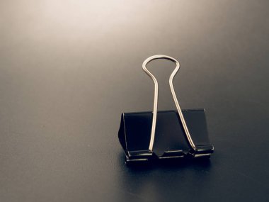 Yansıma ve cilt, ataş siyah zemin üzerine boş kartvizit