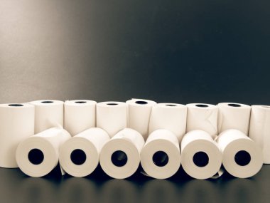 nakit 5 siyah bir zemin üzerine beyaz kağıt kaseti