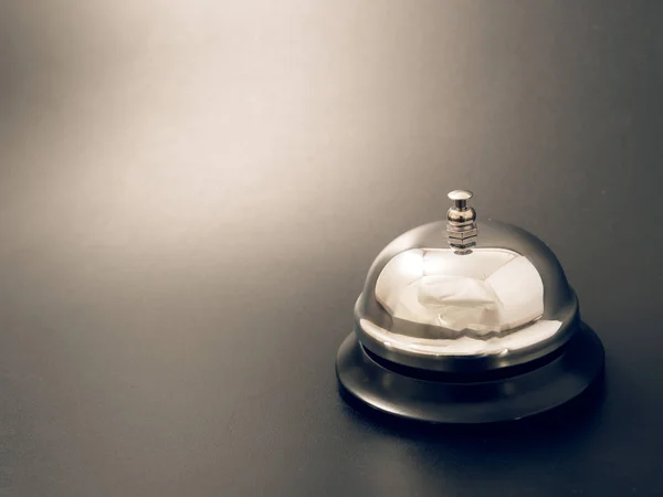 Срібний Дзвін Ключ Прийомі Готелі Чорному Тлі — стокове фото