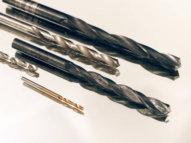 takım çeliği, beyaz arka plan, matkap bit ve kesiciler, vida açma