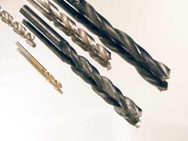 takım çeliği, beyaz arka plan, matkap bit ve kesiciler, vida açma