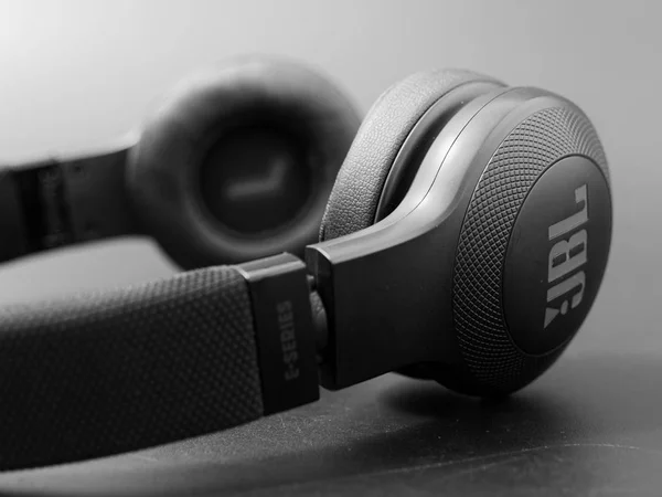 Gomel Belarus February 2019 Jbl Wireless Black Headphones Dark Background — Stock Photo, Image