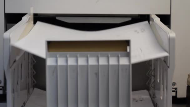 Detail Van Een Moderne Digitale Printer Van Een Kopie Centrum — Stockvideo