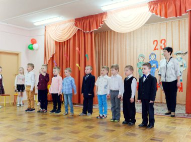Gomel, Belarus - 22 Şubat 2019: Matine Sovyet ordu günü için özel anaokulunda