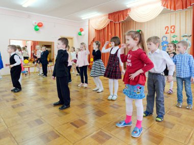 Gomel, Belarus - 22 Şubat 2019: Matine Sovyet ordu günü için özel anaokulunda