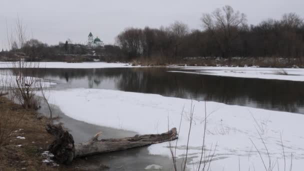 Гомель Білорусь Spring Church Святитель Миколай Чудотворець Березі Річки — стокове відео