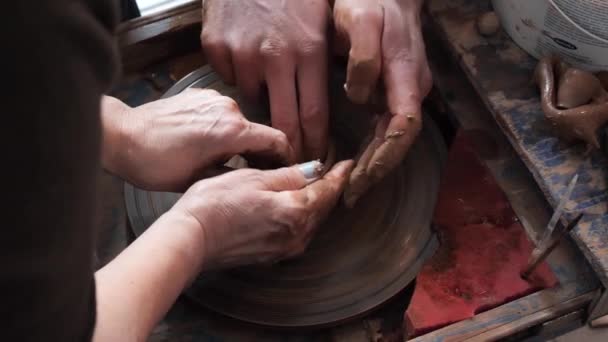 Mesterklasse Keramikk Pottemakerens Hjul Hender – stockvideo