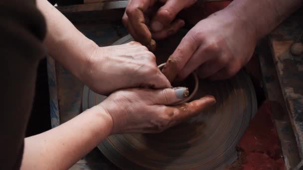 Master Class Cerâmica Roda Oleiro Mãos — Vídeo de Stock