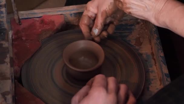 Mästarklass Keramik Drejskivan Och Händer — Stockvideo