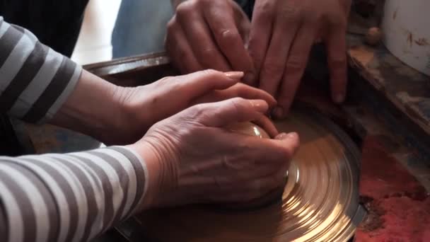 Master Class Pottery Potter Wheel Hands — Stock Video