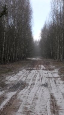 Huş toprağa ilk kar kaplı.