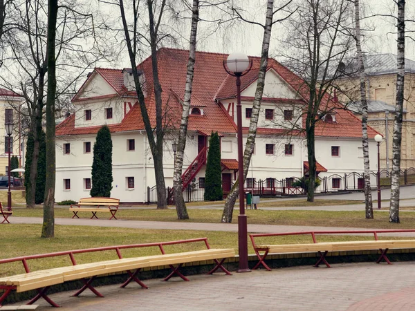 GRODNO, BELARUS - 18 marzo 2019: Bellissimo edificio nella città di Grodno .. — Foto Stock