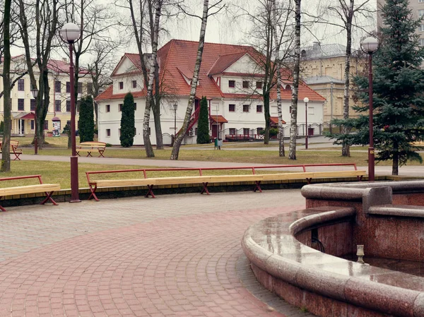 Grodno, Vitryssland - 18 mars 2019: Vacker byggnad i staden av Grodno.. — Stockfoto