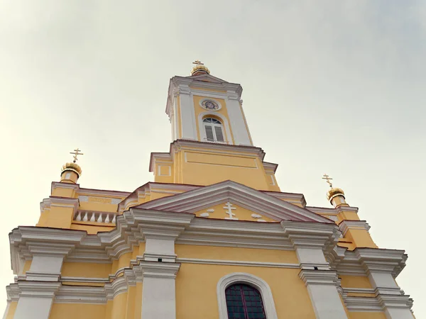 Brest, BÉLARO - 18 de marzo de 2019: Iglesia e iglesia en Ruzhany — Foto de Stock