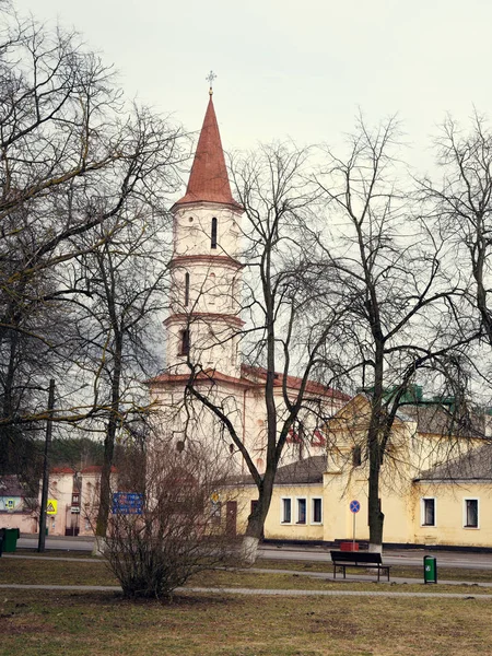 Brest, BELARO - 18 marzo 2019: Chiesa e chiesa a Ruzhany — Foto Stock