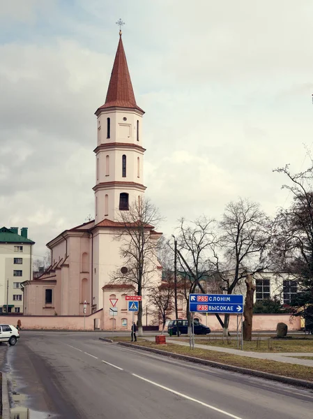 Brest, BELARO - 18 marzo 2019: Chiesa e chiesa a Ruzhany — Foto Stock
