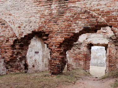 Brest, Belarus - 18 Mart 2019: Sapeg Ruzhany sarayda. eski bir kale kalıntıları