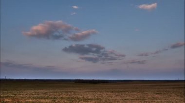 gün batımında alan güzel bulutlar