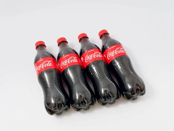 GOMEL, BELARUS - 9 de abril de 2019: Coca-Cola em garrafa de plástico sobre fundo branco . — Fotografia de Stock