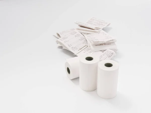 Готівкова стрічка в рулонах. на білому тлі — стокове фото