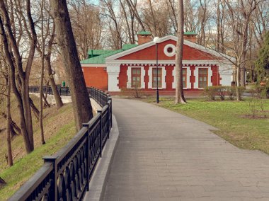 Gomel, Beyaz Rusya - 14 Nisan 2019: İlkbaharda Paskevich Sarayı.