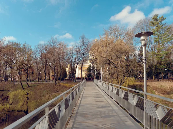 ゴメル、ベラルーシ - 2019年4月14日:春のピーターとポール大聖堂. — ストック写真